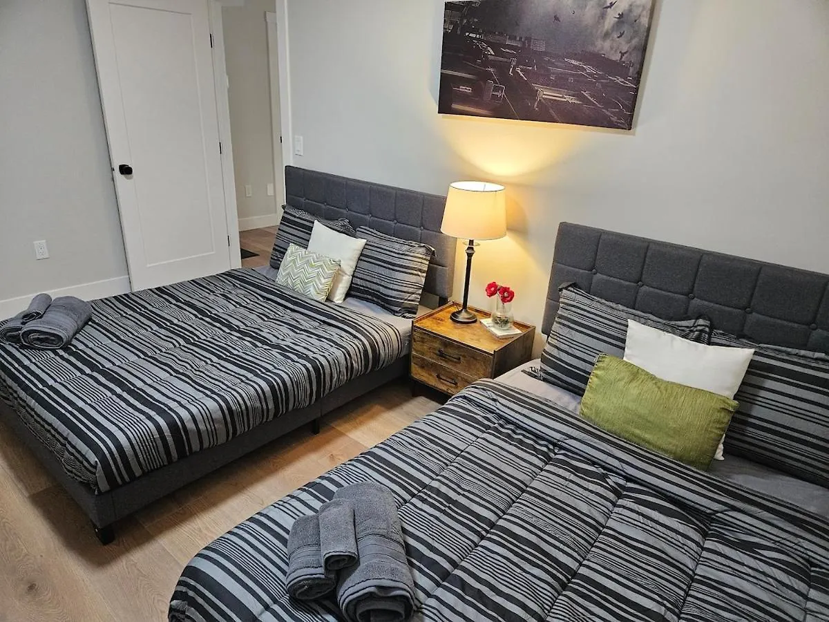 New Modern Suite In Calgary Nw 0*,