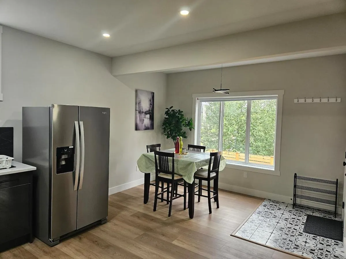 New Modern Suite In Calgary Nw Holiday home