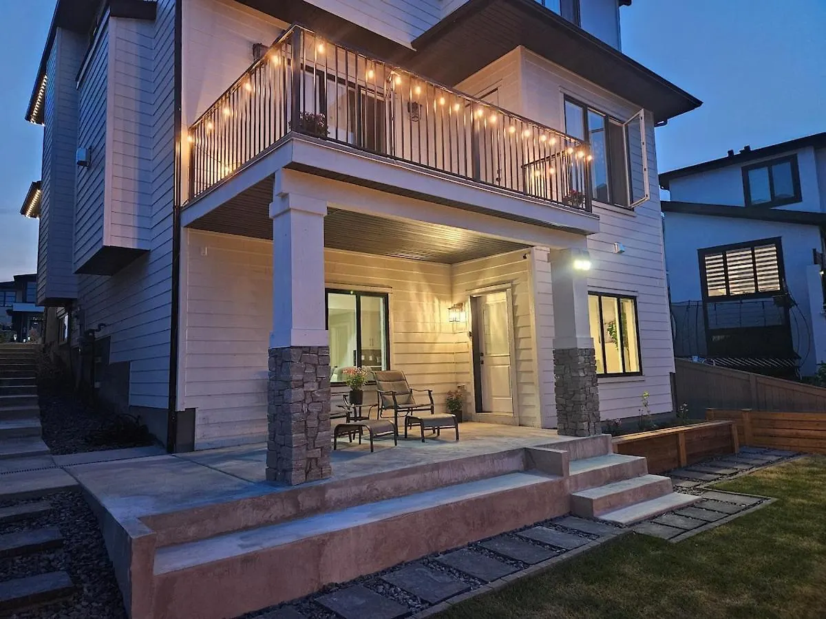New Modern Suite In Calgary Nw 0*,  Canada