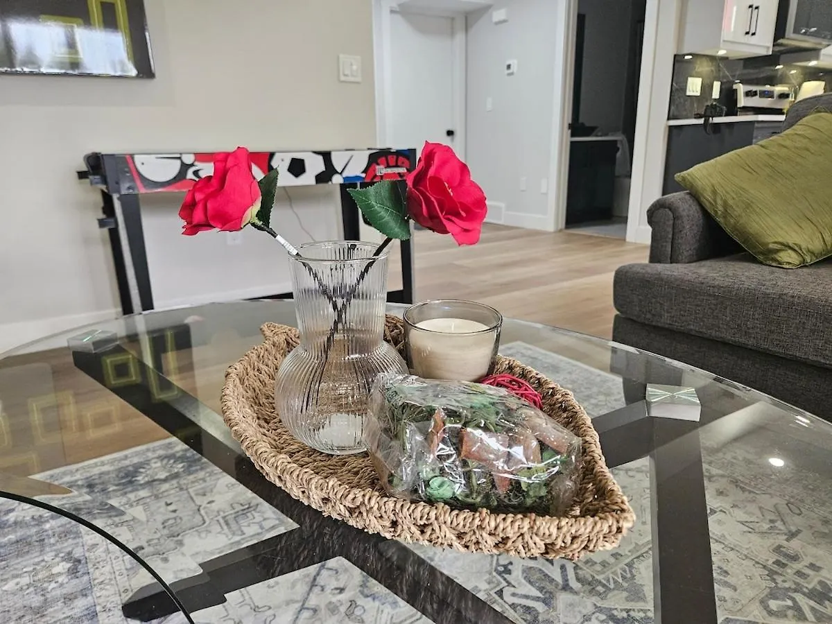 New Modern Suite In Calgary Nw Holiday home