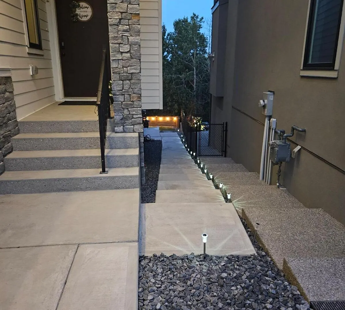 New Modern Suite In Calgary Nw Canada