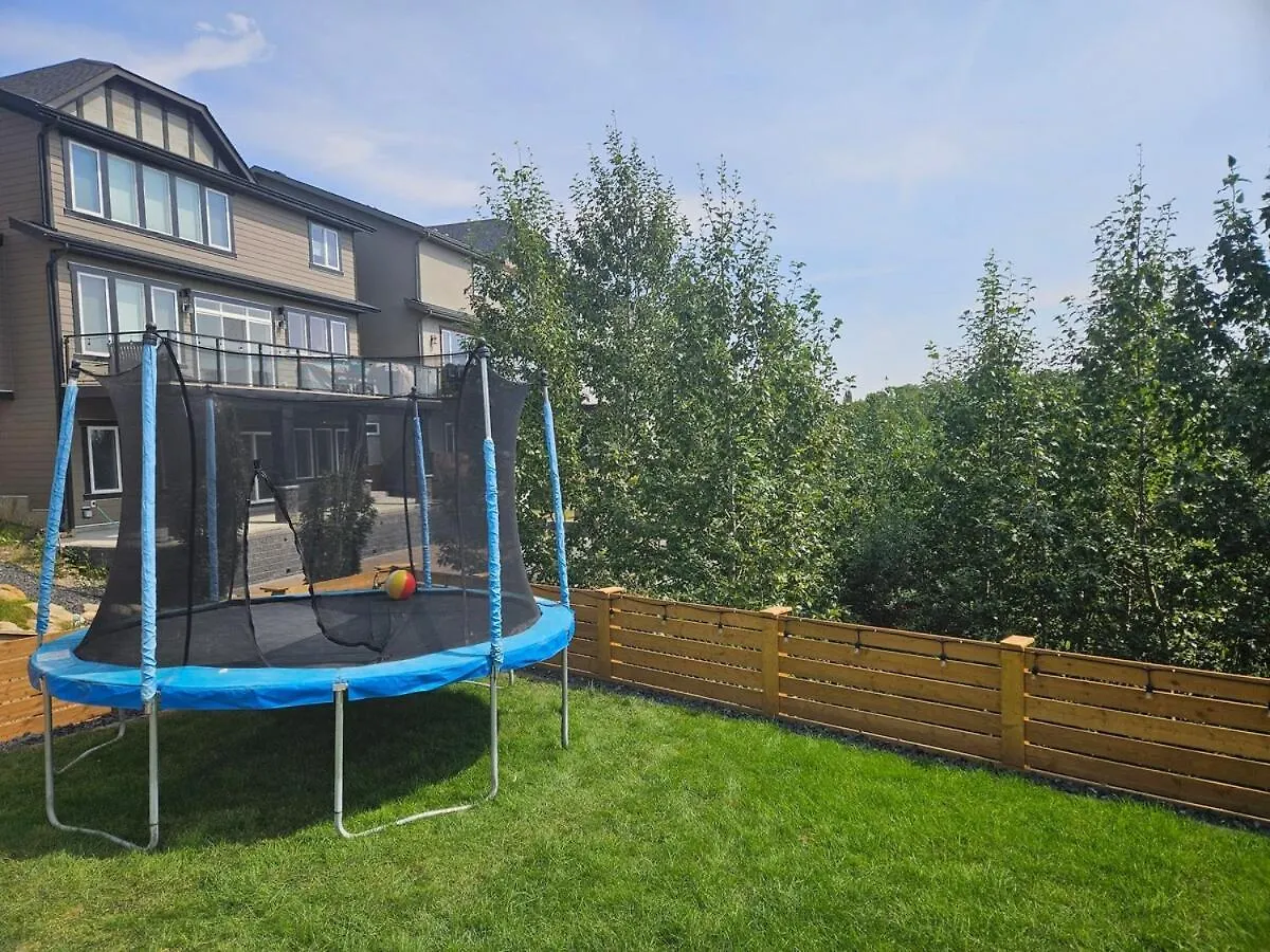 New Modern Suite In Calgary Nw 0*,